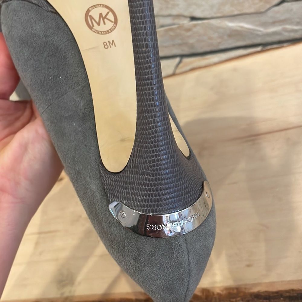 Michael Michael Kors, gray suede pumps with snakeskin heel and studs EUC - Picture 5 of 6